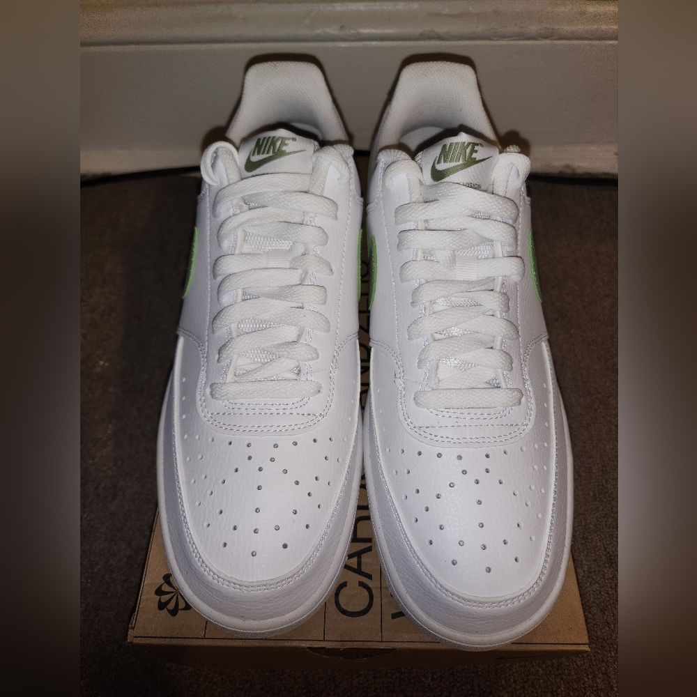 Nike white and light green Size 10.5 in mens